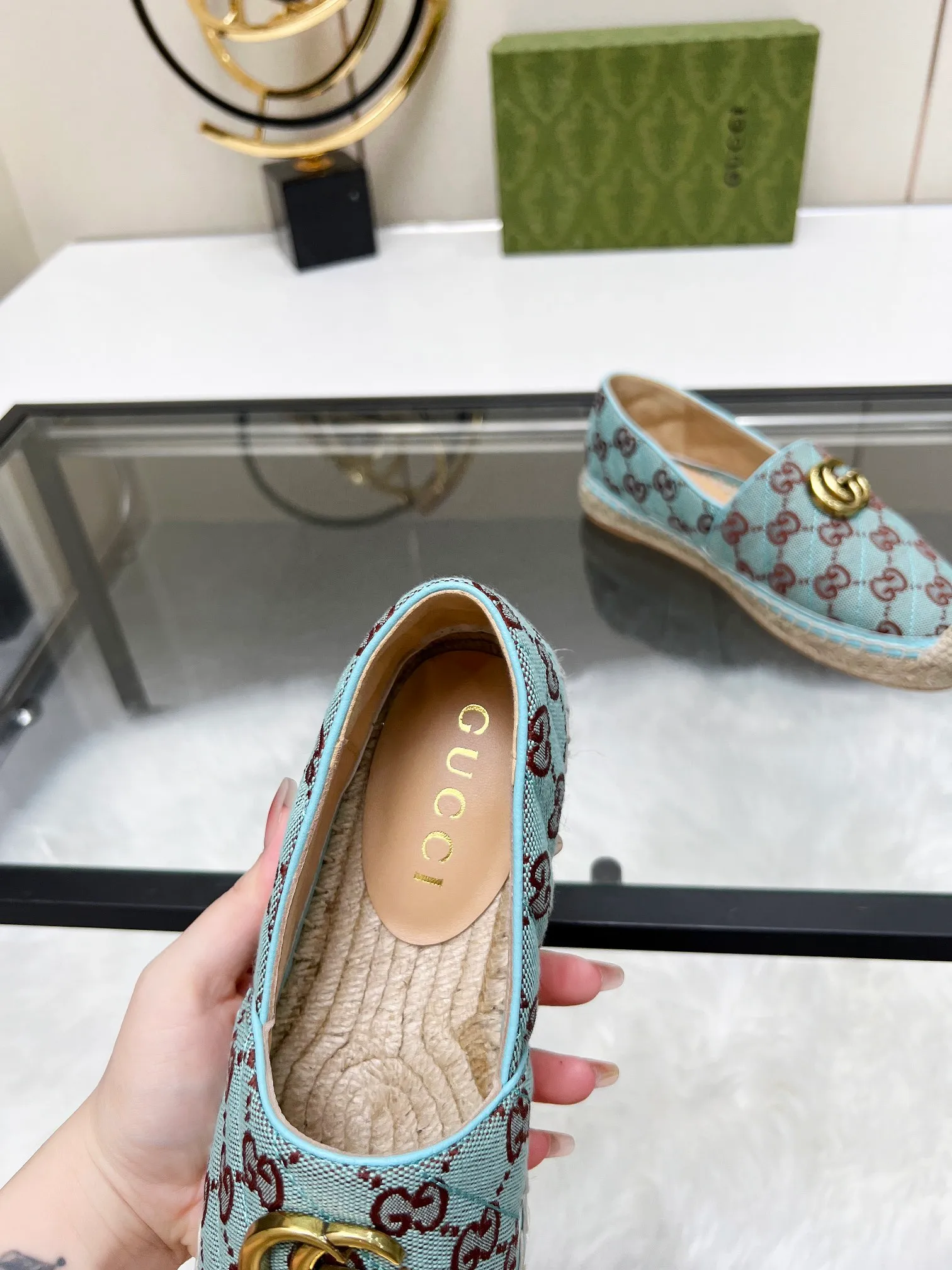 👟👟Ex-factory price 380👟👟 2024 new color early spring Gucci 🗽🗽Gucci classic logo logo canvas fisherman shoes, espadrilles made of double G imported fabric. The color of the brand's double G letter cross-woven pattern will be reinterpreted every season, and the charm of the collection elements will be interpreted through more fresh and eye-catching materials and designs. •Pink, dozens of colors, choose as you like, choose as you like •Women’s style •Number of sizes 35-42